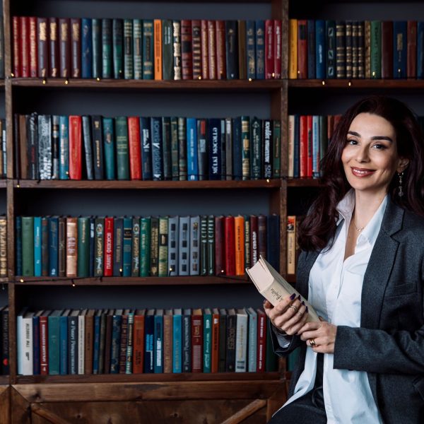 3f6464c6 972a 4209 a57b e50c946ecc21 600x600